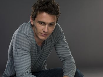 James Franco aseguró ser un poco gay