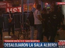 finalizan el desalojo en el centro cultural san martin finalizan el desalojo en el centro cultural san martin