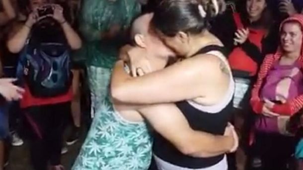 Historia de amor en el Cosquín Rock: le propuso matrimonio a su pareja en pleno festival