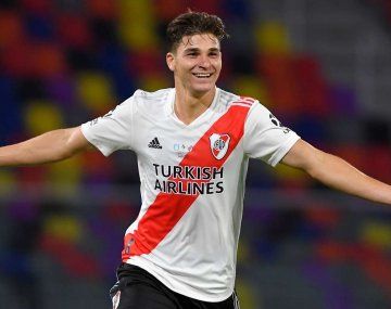Jugosa oferta por Julián Álvarez