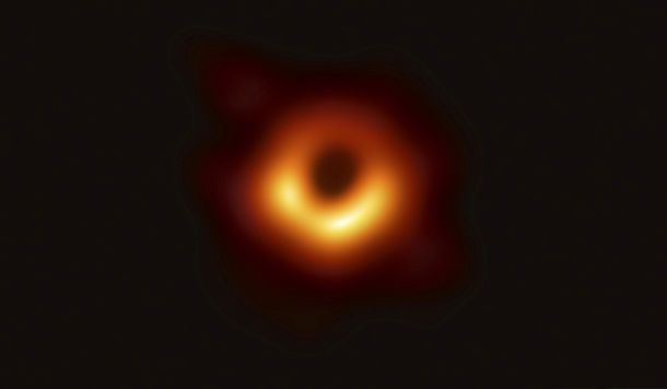 Muestran por primera vez la imagen de un agujero negro, uno de los mayores misterios del Universo