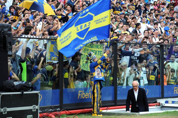 Unos 5 mil hinchas recibieron a Bianchi en La Bombonera