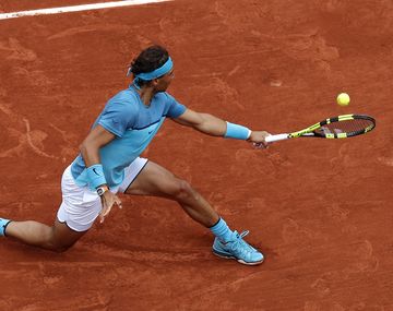 De pie: mirá lo que inventó Rafa Nadal en su debut en Roland Garros