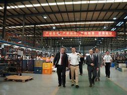 El ministro de Industria, Omar Paganini, se reunió con varios jerarcas del gobierno chino relacionados con las energías renovables. El ministro de Industria, Omar Paganini, se reunió con varios jerarcas del gobierno chino relacionados con las energías renovables.