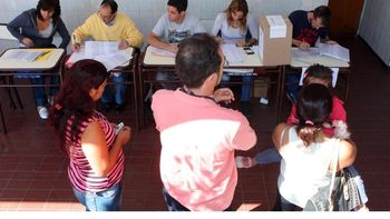 en santa fe se vota con normalidad y en mendoza hay retrasos en santa fe se vota con normalidad y en mendoza hay retrasos