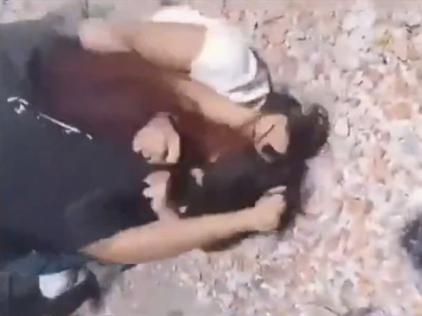 Salió a la luz el video de la pelea entre dos alumnas que derivó en una agresión a docentes en Grand Burg