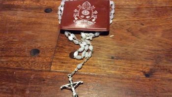 este es el rosario que el papa le envio a milagro sala este es el rosario que el papa le envio a milagro sala