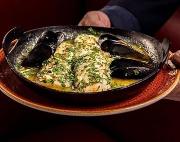 Ubicado en Barrio Norte, este bodegón porteño ofrece los mejores platos típicos de España.