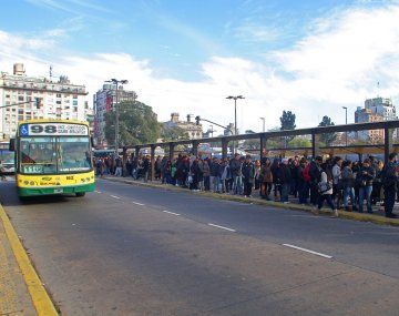 El Gobierno llamó a la UTA y a las empresas para levantar el paro de colectivos en el AMBA