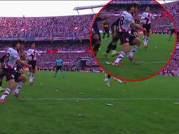 el otro penal que reclaman los hinchas de river y que la tv no repitio durante el superclasico el otro penal que reclaman los hinchas de river y que la tv no repitio durante el superclasico