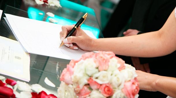 La justicia autorizó a que una mujer se case con su hijastro