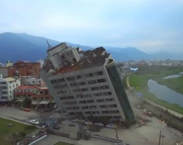 El terremoto de 6,4 grados sacudió la isla y la dejó enclenque&nbsp;