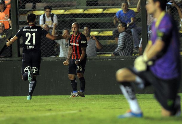 San Lorenzo ganó en Varela, sigue en racha y es líder