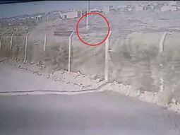 Chubut: robó un auto, atropelló a un chico, volcó y los vecinos lo detuvieron a golpes