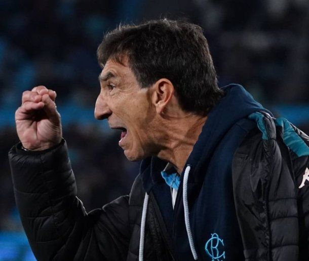Durísima sanción a Gustavo Costas por su expulsión en la derrota de Racing ante Tigre: cuántas fechas recibió