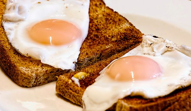 Un estudio reveló cuántos huevos es saludable comer por semana