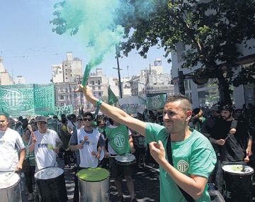 Denuncian 70 despidos en Defensa y preparan un paro