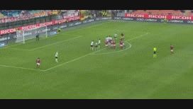 mira esta insolita jugada preparada en un tiro libre del milan mira esta insolita jugada preparada en un tiro libre del milan