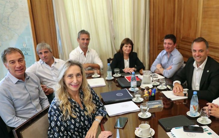 En medio tensiones internas, el Gobierno reunió a su mesa política pero con algún faltazo y salida anticipada