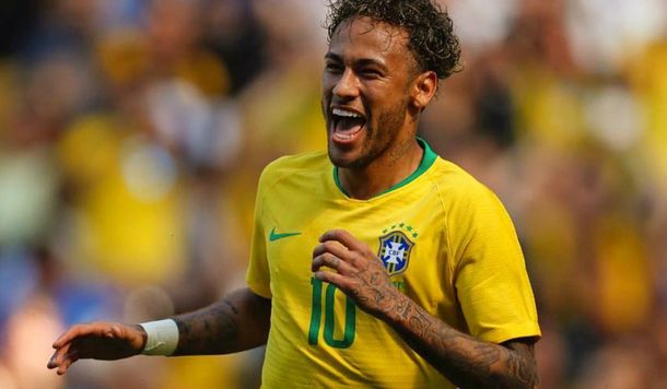 Neymar con su característico look