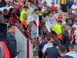 cuatro anos sin canchas para tres hinchas de huracan por agredir a jugadores de san lorenzo cuatro anos sin canchas para tres hinchas de huracan por agredir a jugadores de san lorenzo