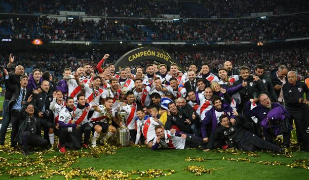 Los hinchas de River festejan los 20 meses de la Superfinal con una foto inédita