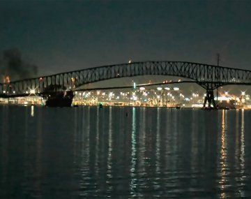 Se derrumbó famoso puente en Baltimore tras ser embestido por un buque carguero