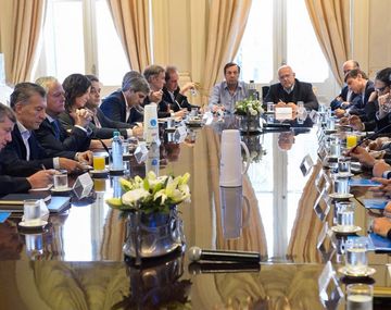 Macri busca superar la crisis por la disparada del dólar con 30 spots