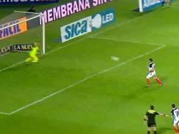 El mediocampista engañó al Ruso Rodríguez a pura calidad El mediocampista engañó al Ruso Rodríguez a pura calidad