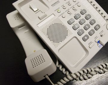 Tardan en ponerle la línea y lo indemnizan con $27 mil