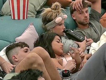 Bronca en Gran Hermano: el video de Luz tocando a Tato enfrente de su novio