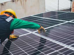 Con una inversión de 1.000 millones de dólares, UTE instalará un nuevo parque solar fotovoltaico. Con una inversión de 1.000 millones de dólares, UTE instalará un nuevo parque solar fotovoltaico.