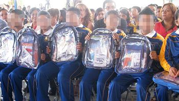 mochilas trasparentes: buscan evitar el ingreso de armas mochilas trasparentes: buscan evitar el ingreso de armas