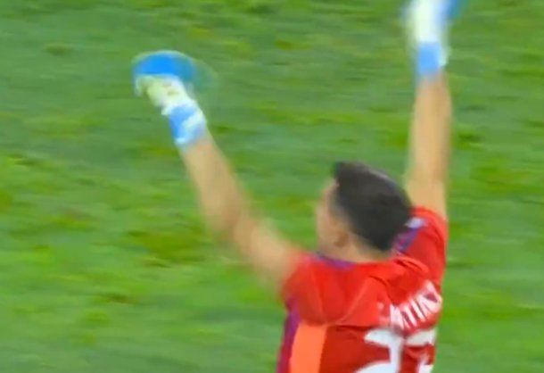 El alocado festejo de Dibu Martínez tras el penal errado por Ecuador