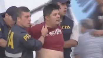 la policia detuvo violentamente a manifestantes en congreso: las imagenes la policia detuvo violentamente a manifestantes en congreso: las imagenes