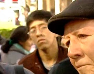 Un jubilado se quedó sin fruta y lloró