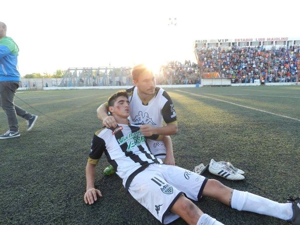 Jugadores fueron agredidos por hinchas del rival en el fútbol argentino