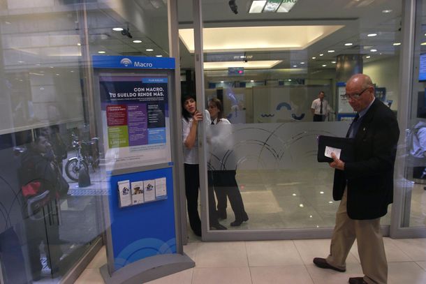 Bancarios amenazan con sumarse al paro de transporte del 31 de marzo