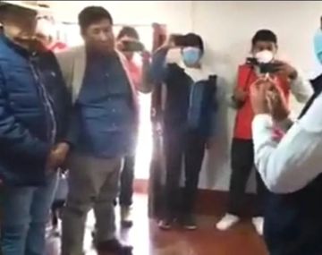 Desempataron con una moneda al aire una elección a alcalde de un pueblo en Perú