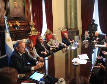 El Congreso pidió respetar las pautas democráticas