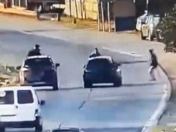 una policia hizo volar por el aire a un delincuente que intento robar en el triangulo de bernal una policia hizo volar por el aire a un delincuente que intento robar en el triangulo de bernal