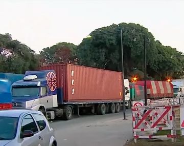 Camioneros autoconvocados cortan el tránsito en Lugones y Dorrego