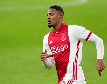 Ajax pagó 27 millones de dólares por un jugador pero se olvidó de inscribirlo