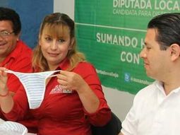 Candidata a diputada regalará tangas y calzoncillos