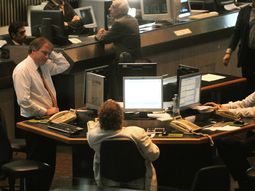 la bolsa portena perdio 3,4% en medio de un viernes negro mundial la bolsa portena perdio 3,4% en medio de un viernes negro mundial