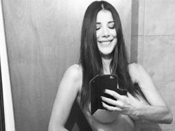 provocadora: andrea rincon se desnuda y se tapa con solo un celular provocadora: andrea rincon se desnuda y se tapa con solo un celular