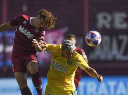 Lanús goleó a Rosario Central y es único puntero del torneo
