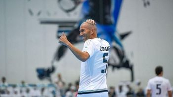 interminable: zinedine zidane volvio a regar la cancha con su talento interminable: zinedine zidane volvio a regar la cancha con su talento