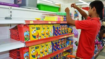 fijan canasta escolar con productos que promedian los $2 fijan canasta escolar con productos que promedian los $2