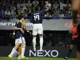 de penal, otamendi convirtio el tercer gol de argentina ante zambia de penal, otamendi convirtio el tercer gol de argentina ante zambia